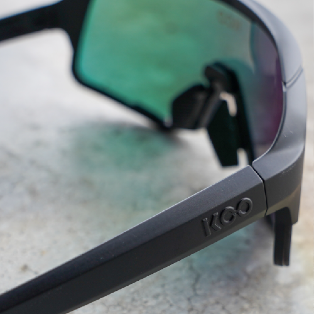 Koo Spectro Matte Black / Green